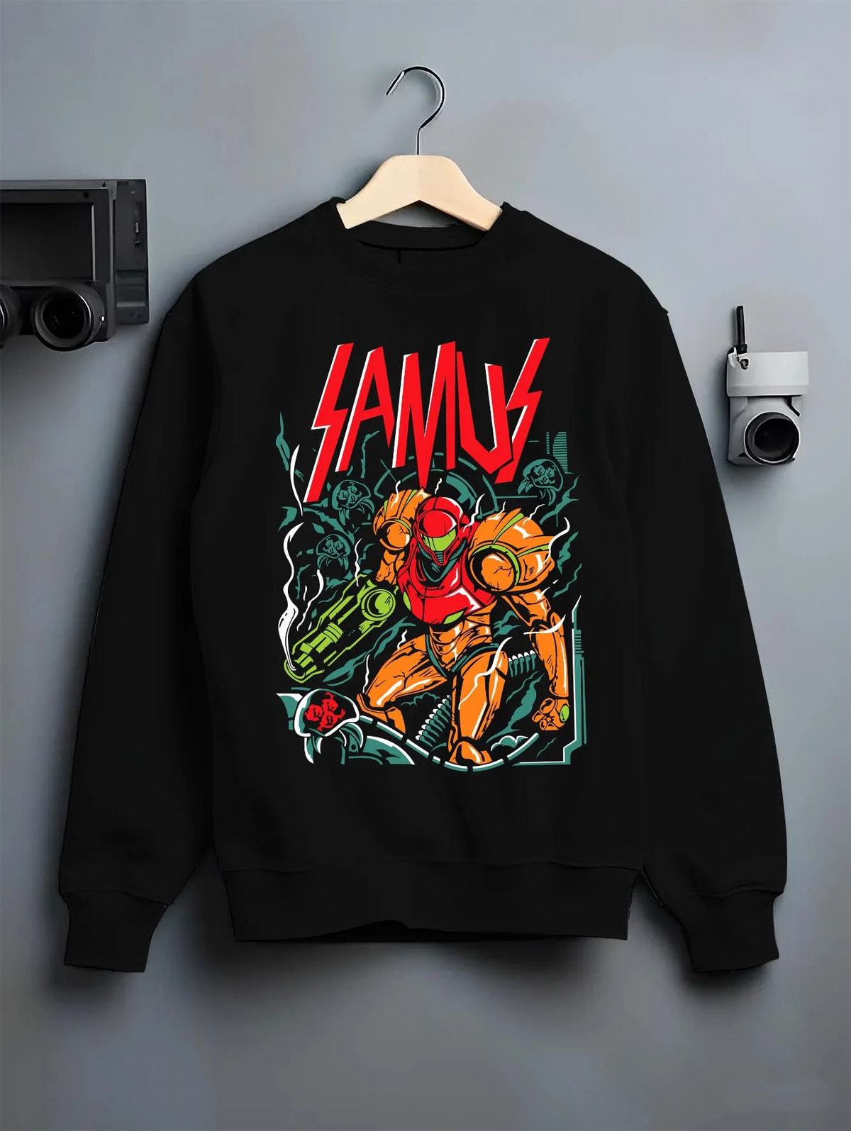 Black crewneck sweatshirt on hanger featuring Samus Aran in the Power Suit artwork.